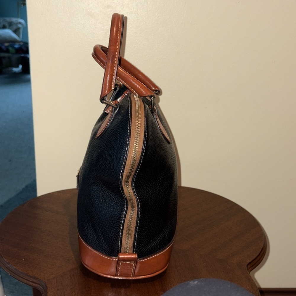 Dooney Bourke   Dome top satchel pebble, leather black/cinnamon, brown  trim EUC - Picture 6 of 17